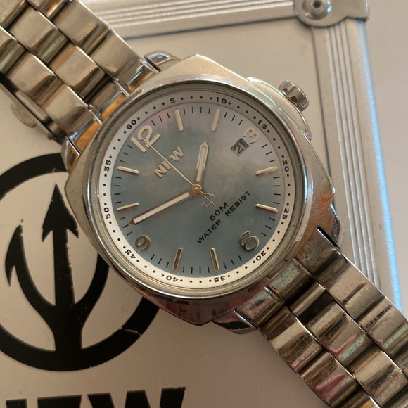 NFW quartz watch with box - Picture 4 of 9